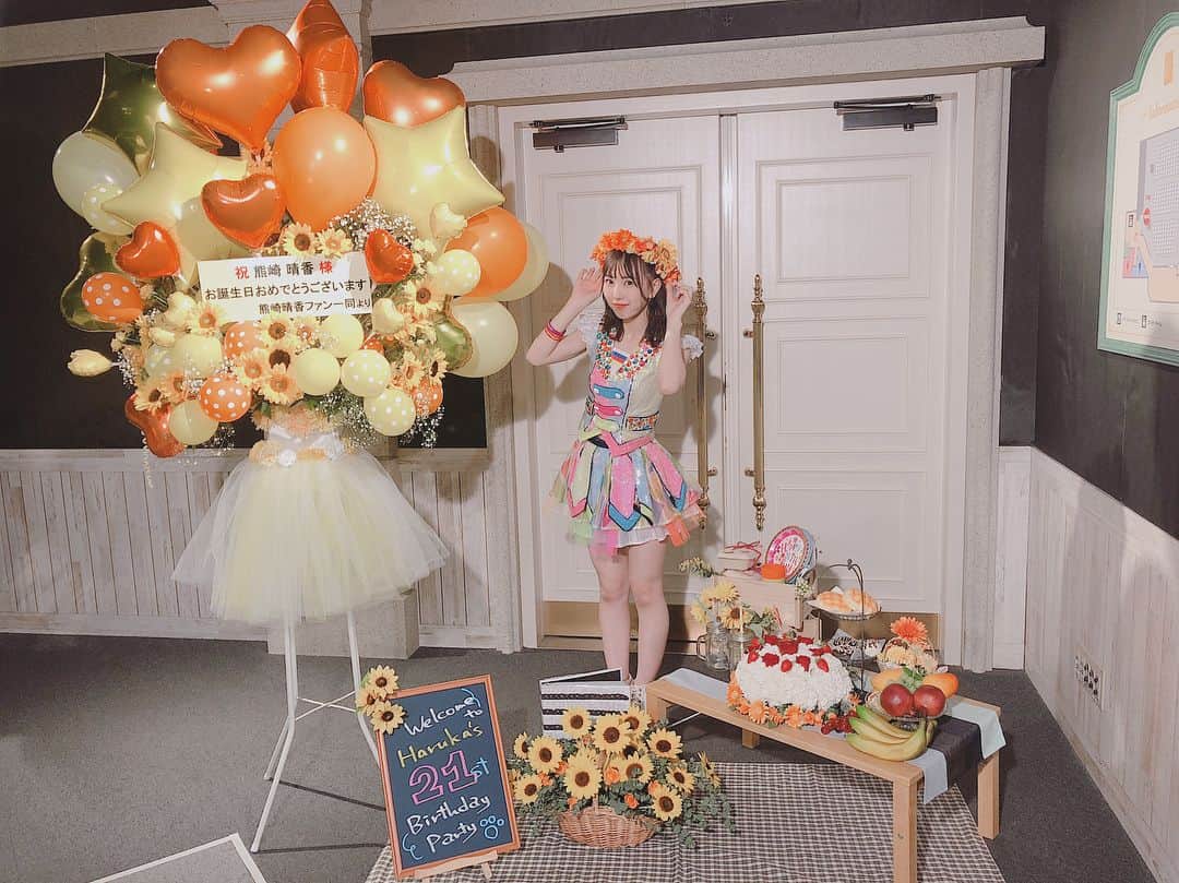 熊崎晴香さんのインスタグラム写真 - (熊崎晴香Instagram)「改めて生誕祭ありがとうございます！ ひまわりいっぱい🌻 嬉しい😊 #生誕祭 # SKEフェスティバル公演 #thankyou #happy #orange #yellow #ひまわり #flower #🌻」8月16日 21時14分 - kumakuma9810