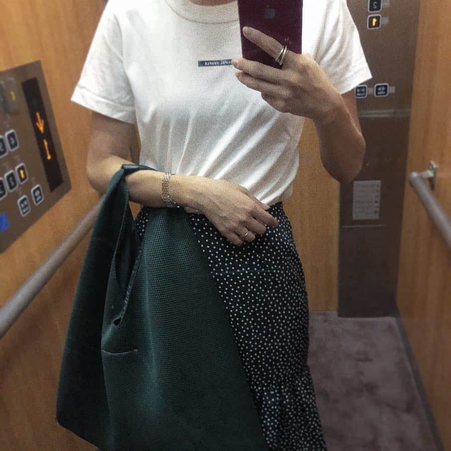 近藤千尋のインスタグラム：「今日もお疲れ様でした❤️ ふぅーっと一息つきながら 更新する時間が好き💖  9/2 埼玉の越谷レイクタウンにて イベントがあります🙇 詳細は出たらすぐに ご報告します💞 皆様是非会いに来てください☺️🌈」