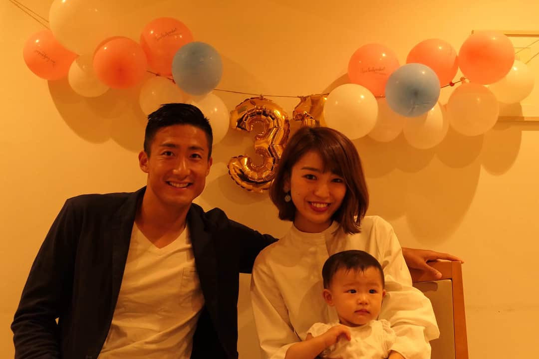 都倉賢のインスタグラム：「誕生日おめでとう🎁🎈🎉 毎年お祝いして来たけど、新たに娘も産まれ、そしてステキな仲間達とお祝い出来て本当に嬉しいな㊗️ congratulations🎉🎁🎂」