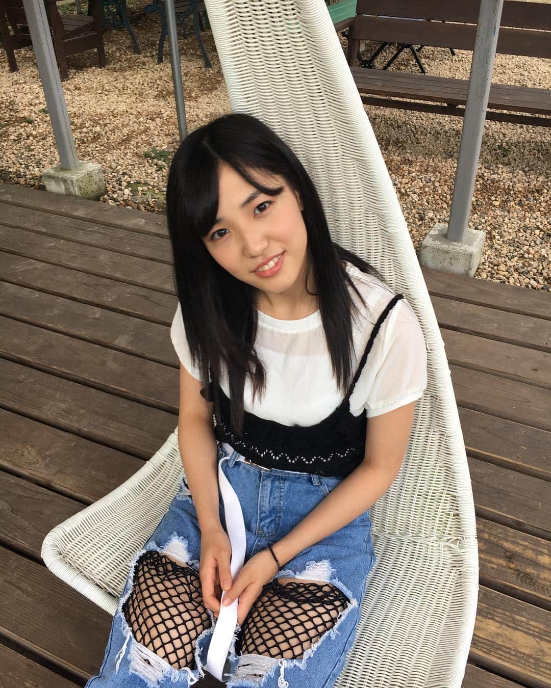 下尾みうさんのインスタグラム写真 - (下尾みうInstagram)「素敵な椅子です🌼🤭 #AKB48 #下尾みう #미우 #椅子 #夏」8月16日 21時57分 - miumiu1343
