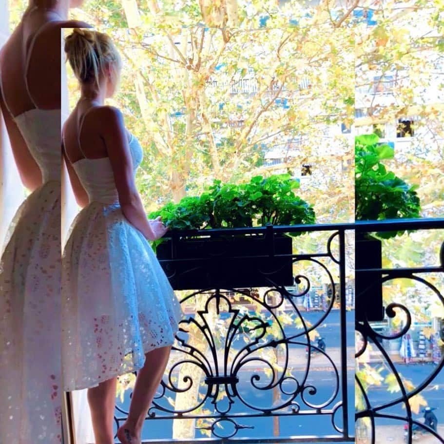 のインスタグラム：「I left my heart in Paris ....................... . . . . . . .  #happy #heart #want #birthday #memories #new #beginnings #live #love #life #Paris #smile #beautiful #view #igers #nature #city」