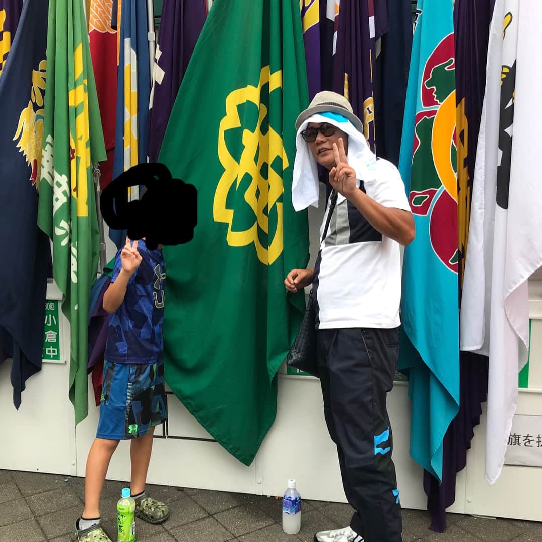 名倉潤さんのインスタグラム写真 - (名倉潤Instagram)「家族で墓参りに行き、息子の念願の甲子園へ😃 熱気が凄くてボーっとするぐらい。だから俺はアラブ人みたいな格好で観戦😅 次の日にはなんばグランド花月に漫才を観に行き関西を楽しんで来ました👌 いろんな方にお世話になりました。ありがとうございました😊」8月17日 10時38分 - nagrat1968