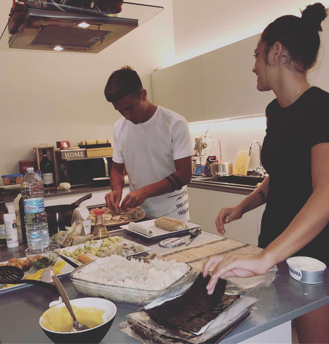 パウロ・ディバラさんのインスタグラム写真 - (パウロ・ディバラInstagram)「Masterchef sushi 🍣🎎🤪♥️」8月17日 4時13分 - paulodybala