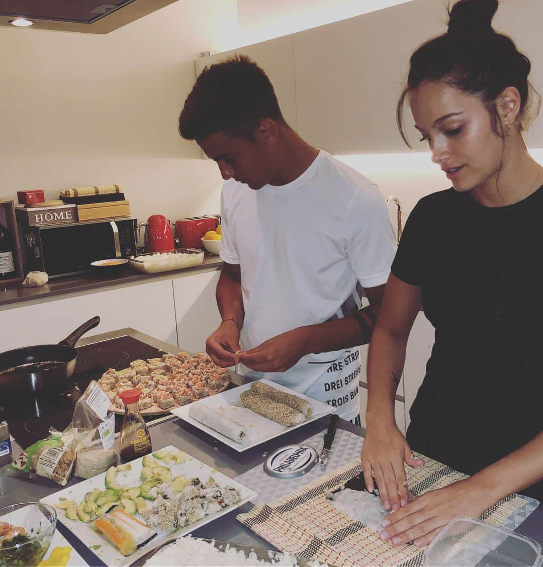 パウロ・ディバラさんのインスタグラム写真 - (パウロ・ディバラInstagram)「Masterchef sushi 🍣🎎🤪♥️」8月17日 4時13分 - paulodybala