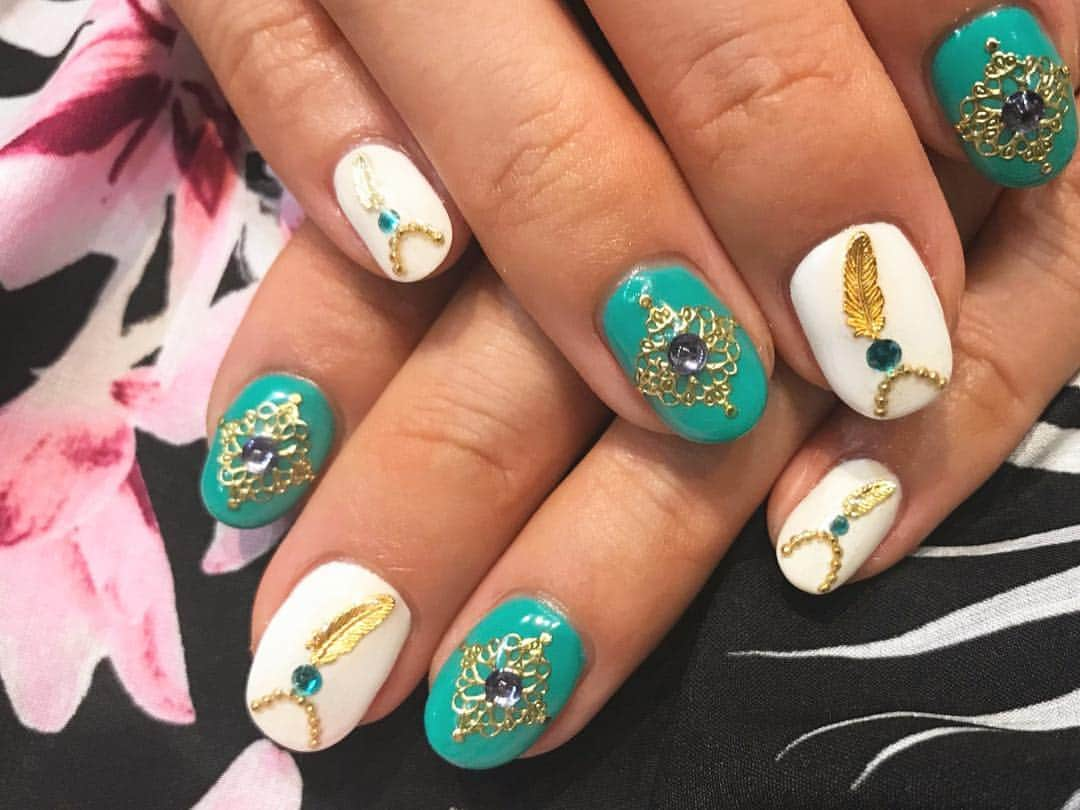 Aya（小山内あや）さんのインスタグラム写真 - (Aya（小山内あや）Instagram)「最後の夏Nail💅🏼🌴✨ 来月になったら多分秋Nailしたくなってるはずだから🍁🍂 AYAネイルはトレーニングで爪が割れぬよう、少し頑丈めにいつもやってもらう💪🏻 @nails_lavivi いつもありがとう😊❤️ #AYAネイル #爽やかなサマーカラー」8月17日 8時39分 - aya_fitness