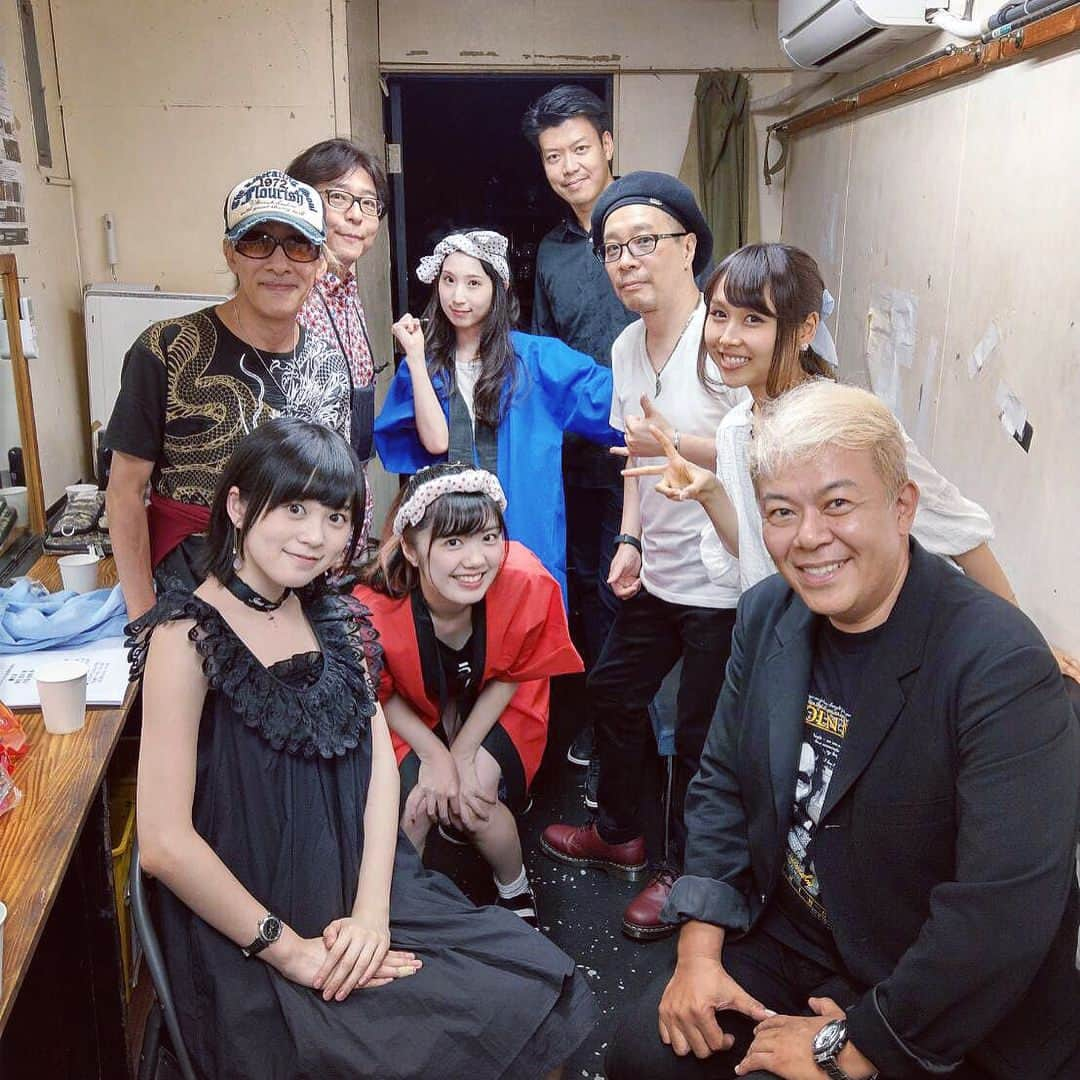 小池ジョアンナさんのインスタグラム写真 - (小池ジョアンナInstagram)「FRESH LIVE #musicvoice 生放送♪ . MCの #神奈延年 さん、#中島由貴 ちゃんと、素敵なバンドメンバーの皆様、声優の #そやなが の 2人と一緒に、音楽番組をお届けしました！  今回が2回目ということで、だんだん慣れてきてみんなとの一体感も生まれてきました…✨ . 私は今回も 尾崎亜美「マイ・ピュア・レディ」、シンディーローパー「Time After Time」、そしてオリジナル曲の「.タカラモノ」を歌わせて頂きました♡  次回配信は9/16です♪ . お楽しみに꒰⑅•ᴗ•⑅꒱♪ #freshlive #小池ジョアンナ #live」8月17日 19時17分 - joan711