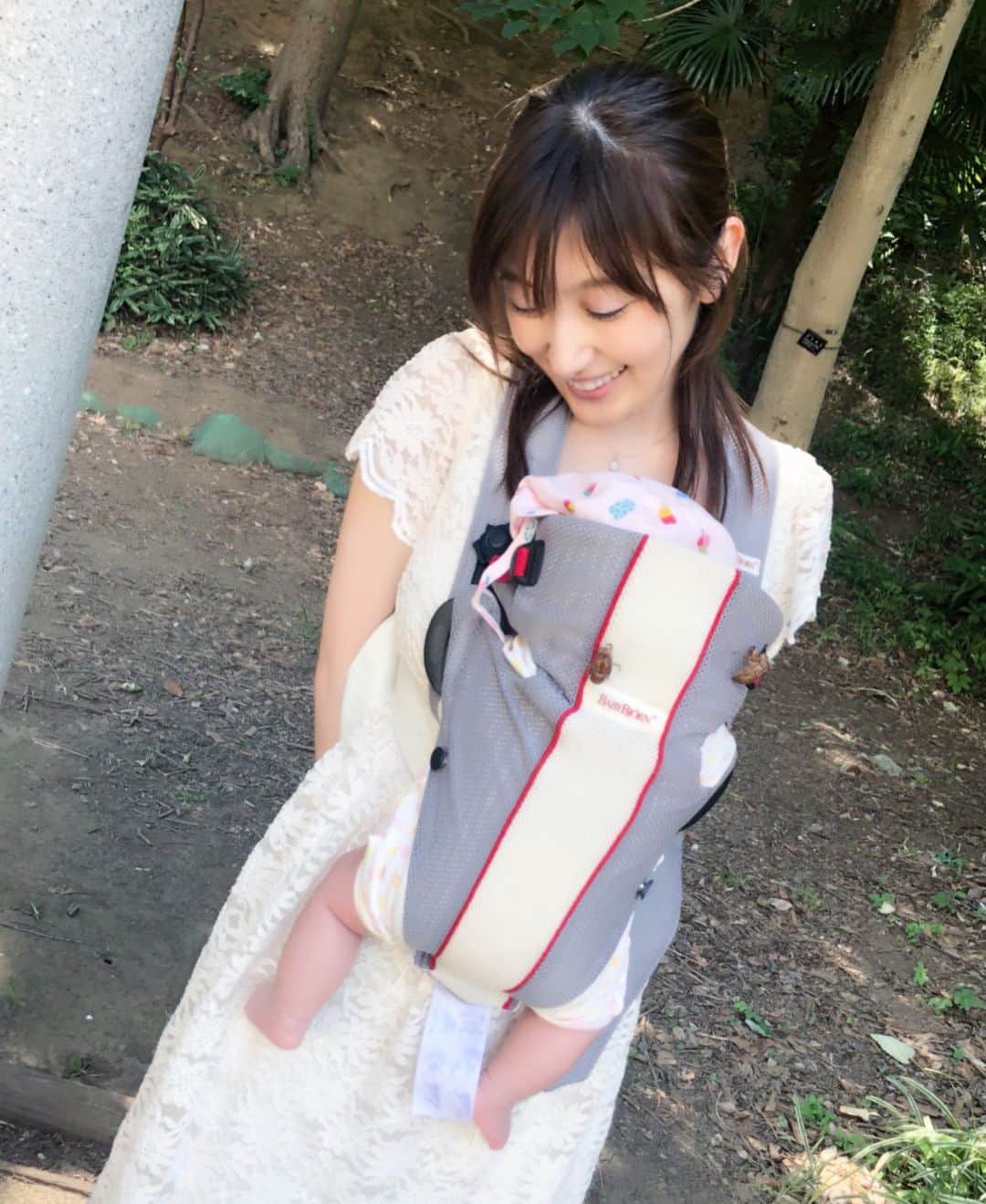 熊田曜子さんのインスタグラム写真 - (熊田曜子Instagram)「森本さやかちゃんと 親子3世代ランチ&公園遊び☀️ 蝉の抜け殻がたくさん落ちてて 抱っこ紐につけてたら 次女が号泣しちゃった(T-T)  #森本さやか ちゃん #ランチ #lunch #ママ友 #mama #kids #公園 #公園遊び #park #蝉 #蝉の抜け殻 #次女 #2歳 #号泣 #昆虫 #昆虫好き #sweetmommy #sweetmommyootd #授乳服を着 #matanity #産前産後 #産前産後服」8月17日 19時35分 - kumadayoko