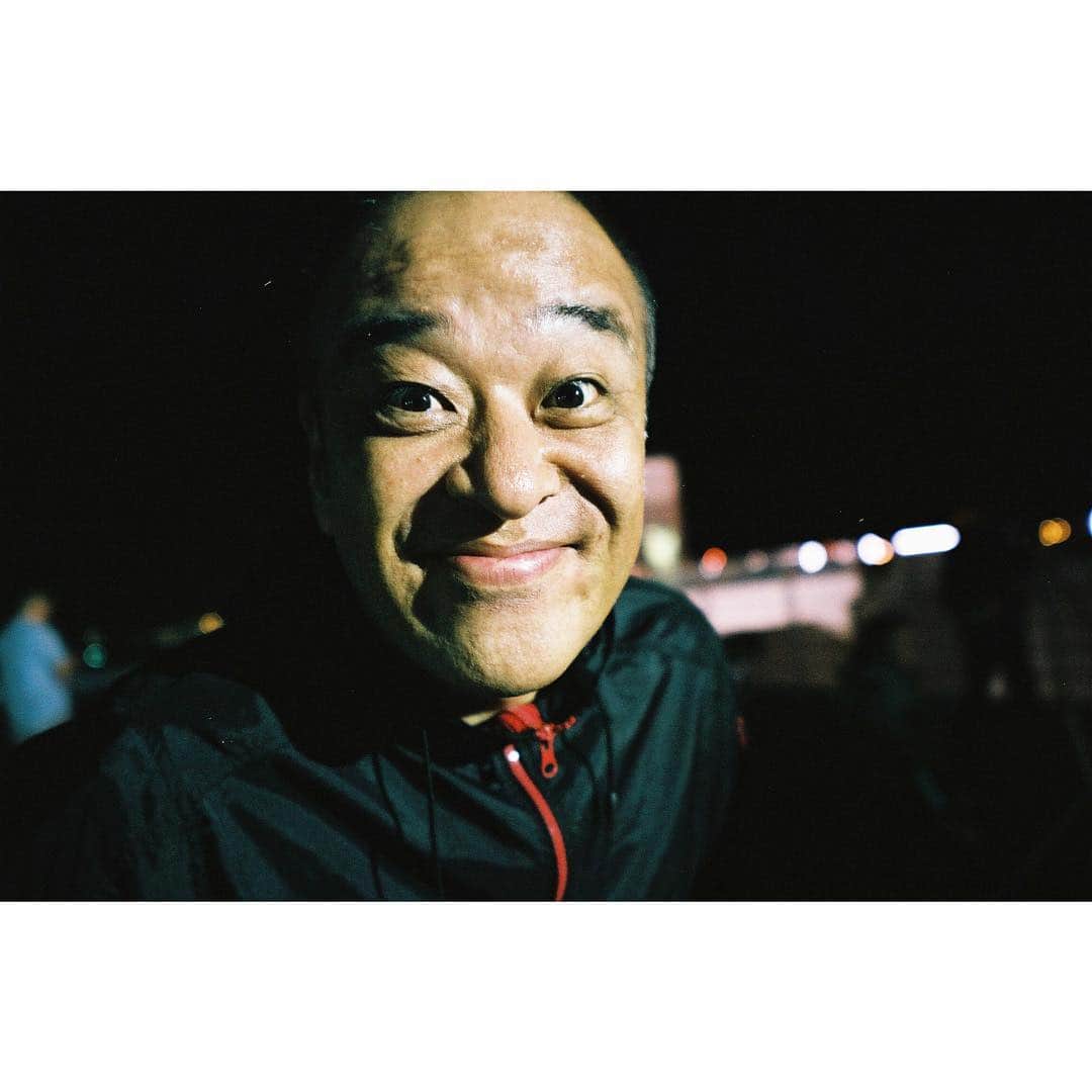 芳根京子さんのインスタグラム写真 - (芳根京子Instagram)「佐藤監督☺︎ 監督のお写真も わたしの携帯にたくさん 入っているのです。はっはー。  またご一緒できるように 頑張りたい。 頑張ります。  #film #累 #9月7日公開」8月17日 14時31分 - yoshinekyoko