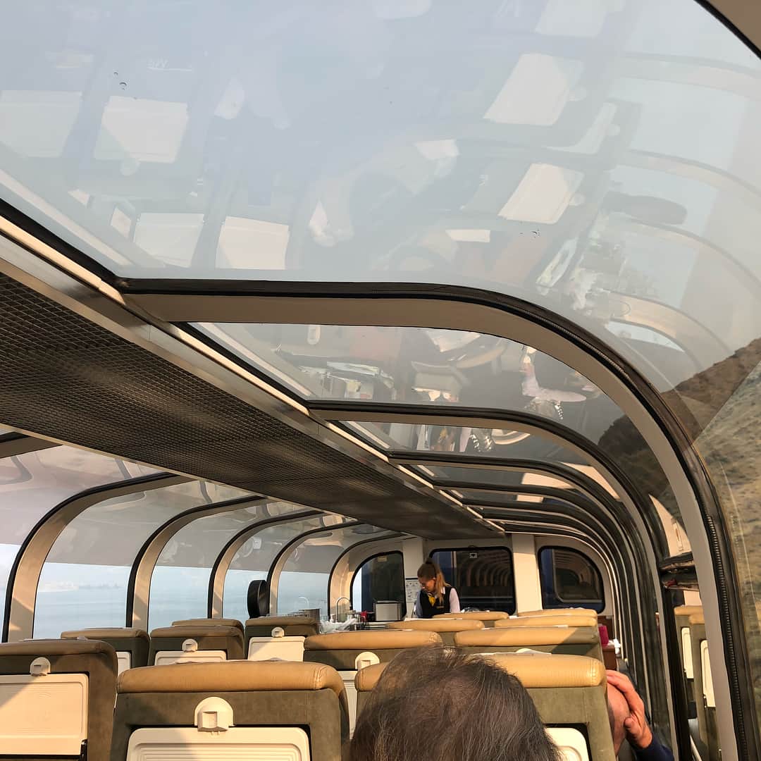 高嶋ちさ子さんのインスタグラム写真 - (高嶋ちさ子Instagram)「今回の旅のハイライト！ ロッキーマウンテニアン号に乗って来ました。バンフからバンクーバーまでの区間ただただ景色と食事を楽しむだけの電車です。天井が全面窓！想像以上の食事に大満足。」8月17日 14時49分 - chisakotakashima