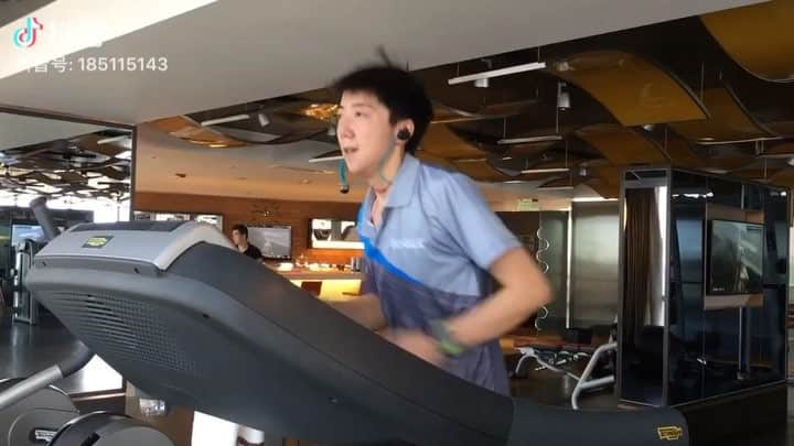 リン・グイのインスタグラム：「Just do it 🏃💪🏻 #recovery #recuperação #run #fitness #joolausa #joolabrasil #china #justdoit✔️ #燃烧我的卡路里 #抖音有毒 #😂 #motivation」