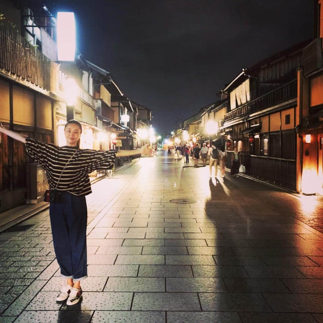 観月ありささんのインスタグラム写真 - (観月ありさInstagram)「ドラマの撮影で10日間くらい京都に行ってました！ 何のドラマかは？また報告しますね😊 京都暑かったー！でも、やはり、街並みは素敵だし。 食べ物も美味しいですねー！ 食べ過ぎた😅 #観月ありさ#2018#京都#祇園#日本の文化#大切にしたい#kyoto」8月17日 20時20分 - alisa_mizuki