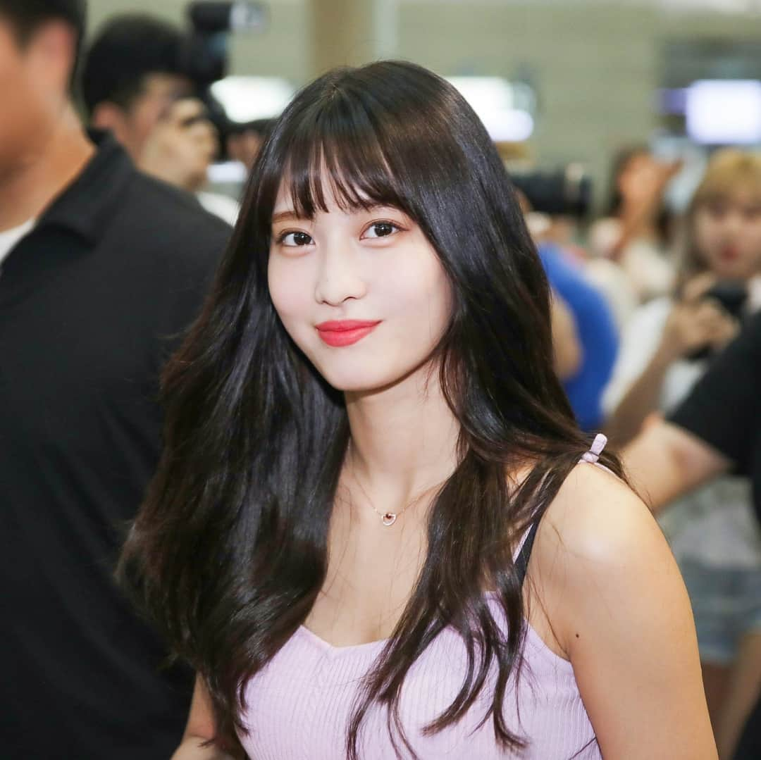 モモさんのインスタグラム写真 - (モモInstagram)「♡ [Fantaken] #모모 - 180816 Incheon Airport heading to Bangkok #트와이스 #모모 #平井もも #もも #TWICE © peachtoktok」8月17日 15時05分 - momojype