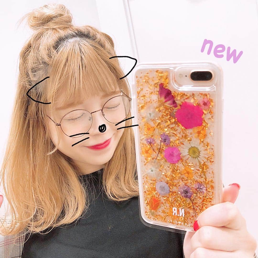 二宮璃子さんのインスタグラム写真 - (二宮璃子Instagram)「new iPhoneケース🧡🧡 @casetify_jp の花柄で イニシャル入り☺️💓 ここの iPhoneケース可愛いから お気に入り〜(๑･̑◡･̑๑)✨ #アイフォンケース #iphoneケース  #花柄 #イニシャル入り #casetify #LuxeFlowerCasetify @casetify」8月17日 17時16分 - riixten