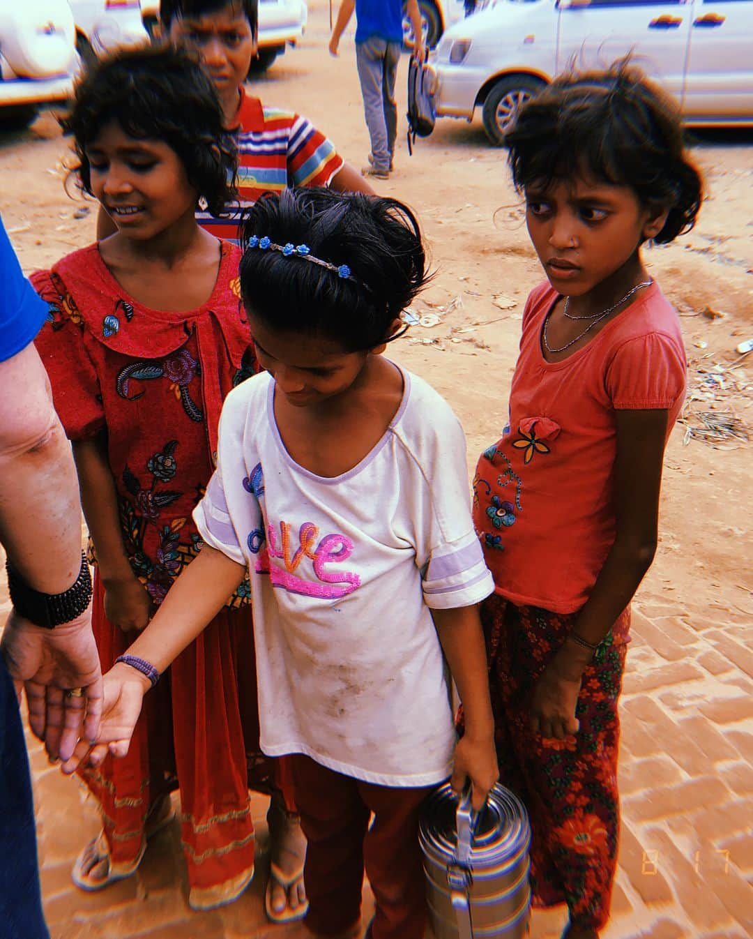 ジジ・ハディッドさんのインスタグラム写真 - (ジジ・ハディッドInstagram)「Jamtoli Refugee Camp, Cox’s Bazar, Bangladesh. Population: 45,470 (as of 21 Jun 2018). Across all the camps, 1.3 million people currently require humanitarian assistance, more than half of them are children. From January-July of 2018, UNICEF has enrolled 91,929 refugee children in emergency non-formal education, trained 2,762 teachers to support improved learning for refugee children, provided 146,670 refugee and host community children with psychosocial activities and/or Gender-Based Violence services, & have reached over 900 thousand people with oral cholera vaccines, primary healthcare services in UNICEF-supported facilities, and with the Penta 3 vaccine, protecting against life-threatening illnesses such as diphtheria and pertussis. Link in my bio to learn more 🇧🇩 @unicefusa @unicefbangladesh #CHILDRENUPROOTED」8月17日 18時28分 - gigihadid