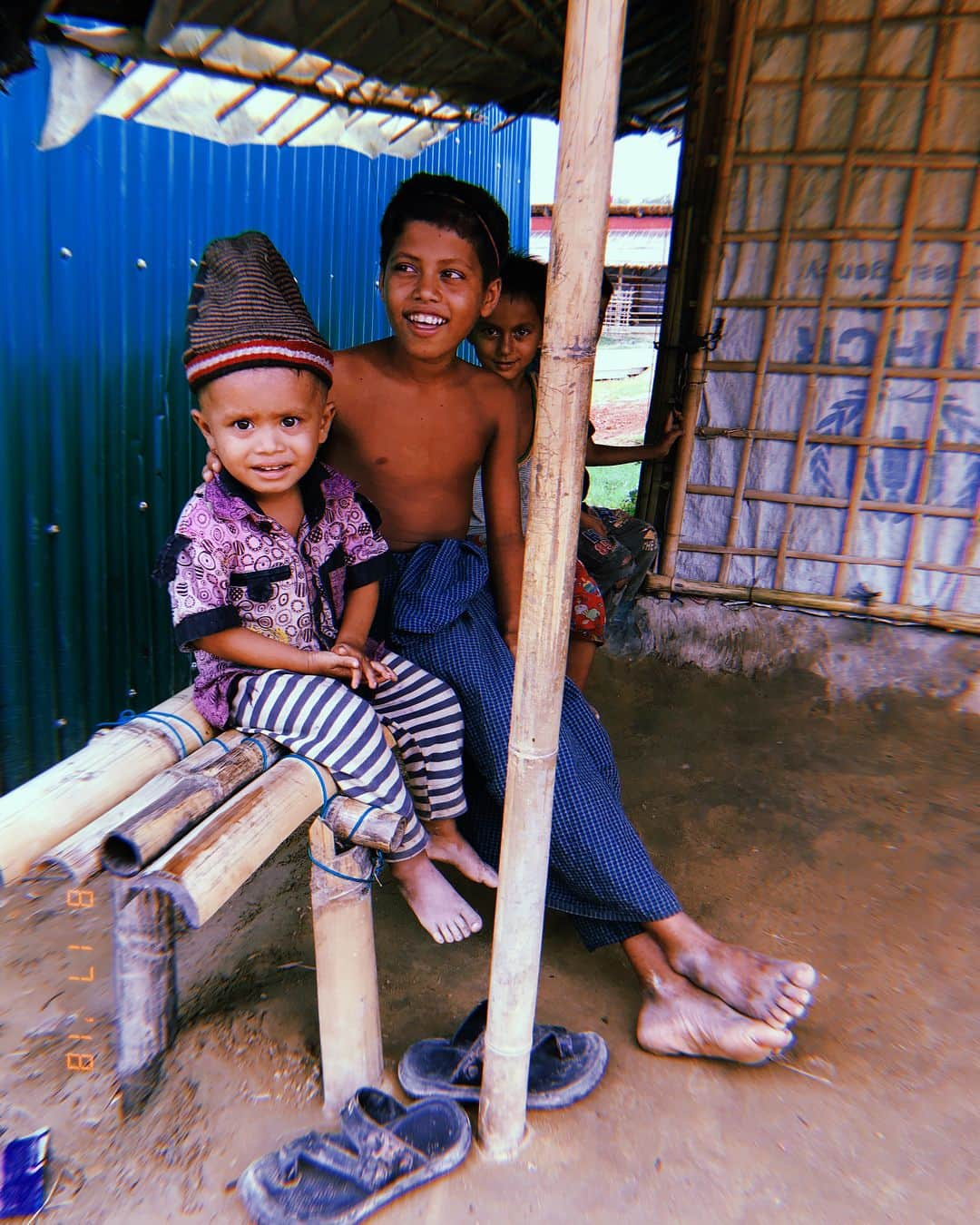 ジジ・ハディッドさんのインスタグラム写真 - (ジジ・ハディッドInstagram)「Jamtoli Refugee Camp, Cox’s Bazar, Bangladesh. Population: 45,470 (as of 21 Jun 2018). Across all the camps, 1.3 million people currently require humanitarian assistance, more than half of them are children. From January-July of 2018, UNICEF has enrolled 91,929 refugee children in emergency non-formal education, trained 2,762 teachers to support improved learning for refugee children, provided 146,670 refugee and host community children with psychosocial activities and/or Gender-Based Violence services, & have reached over 900 thousand people with oral cholera vaccines, primary healthcare services in UNICEF-supported facilities, and with the Penta 3 vaccine, protecting against life-threatening illnesses such as diphtheria and pertussis. Link in my bio to learn more 🇧🇩 @unicefusa @unicefbangladesh #CHILDRENUPROOTED」8月17日 18時28分 - gigihadid