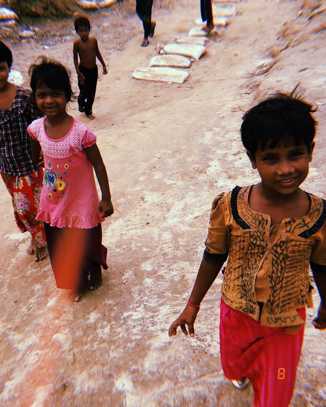 ジジ・ハディッドさんのインスタグラム写真 - (ジジ・ハディッドInstagram)「Jamtoli Refugee Camp, Cox’s Bazar, Bangladesh. Population: 45,470 (as of 21 Jun 2018). Across all the camps, 1.3 million people currently require humanitarian assistance, more than half of them are children. From January-July of 2018, UNICEF has enrolled 91,929 refugee children in emergency non-formal education, trained 2,762 teachers to support improved learning for refugee children, provided 146,670 refugee and host community children with psychosocial activities and/or Gender-Based Violence services, & have reached over 900 thousand people with oral cholera vaccines, primary healthcare services in UNICEF-supported facilities, and with the Penta 3 vaccine, protecting against life-threatening illnesses such as diphtheria and pertussis. Link in my bio to learn more 🇧🇩 @unicefusa @unicefbangladesh #CHILDRENUPROOTED」8月17日 18時28分 - gigihadid