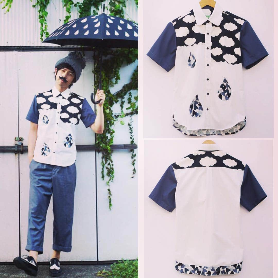 NIRAME.COのインスタグラム：「「傘バーガー。」 雨だ 傘だ 雨だ  そんなコーデだだだだ。  #madeinjapan #オーダーメイド #中目黒 #祐天寺  #stylist #スタイリスト #個性的 #コーディネート #wear #洋服屋 #衣装協力 #リース #nirame.co #学芸大学 #お洒落さんと繋がりたい #雲柄 #傘コーデ #モノトーンコーデ」