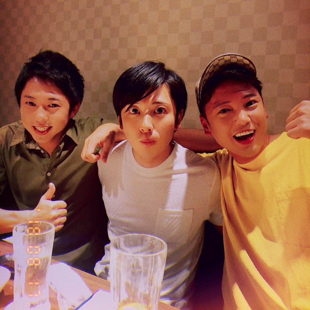 のインスタグラム：「黄金世代と飲んでいます。  #岡拓哉 #uxアナウンサー #岡田康 #tenyアナウンサー #黒崎貴之  #bsnアナウンサー #平成三年生まれ #同い年」