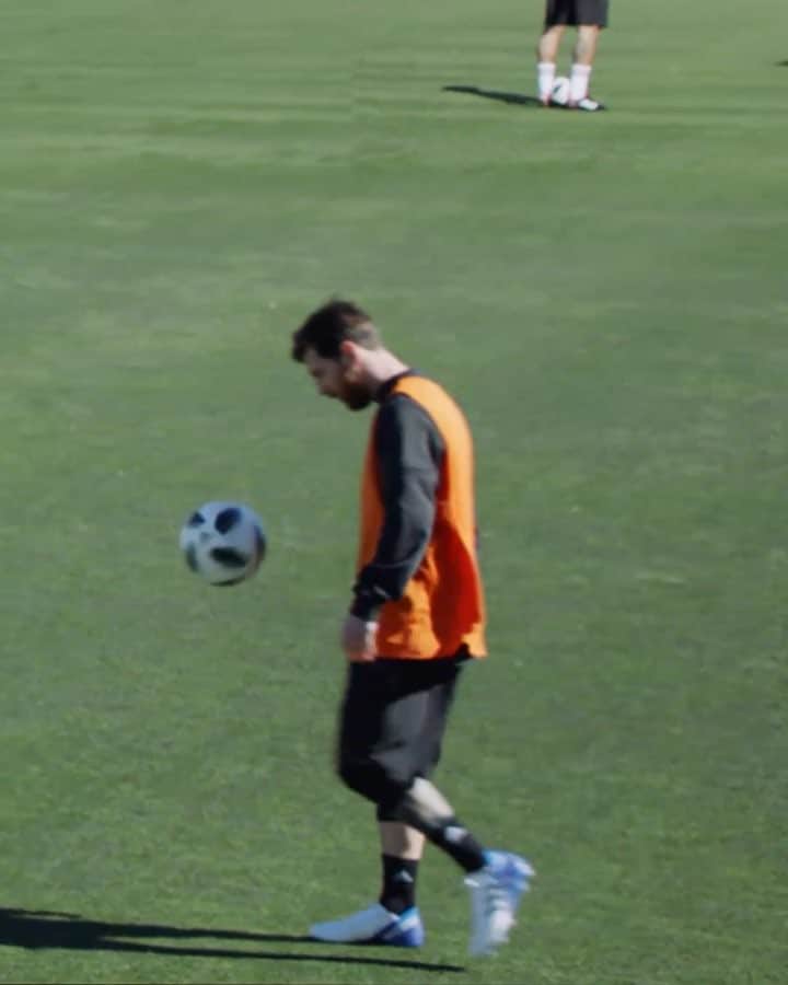 Team Messiのインスタグラム：「Wait for it. 👀 #HereToCreate @leomessi」