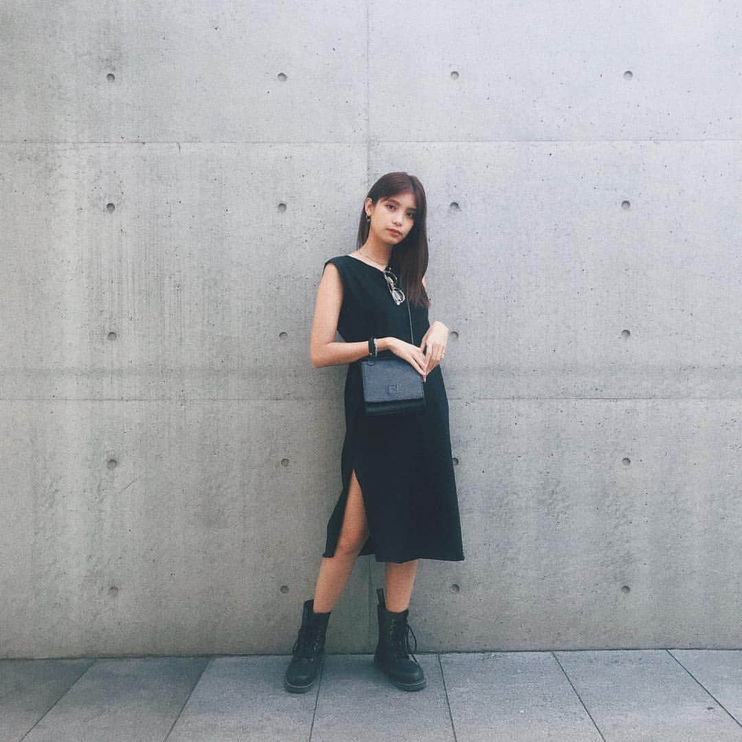 佐々木まゆのインスタグラム：「全部真っ赤黒の日でした #おーおーてぃーでぃー？」
