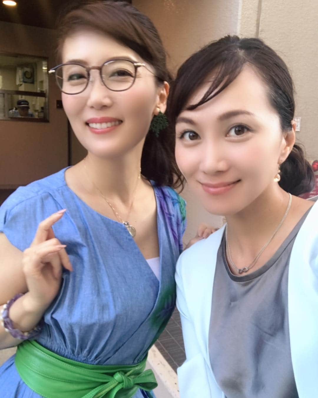 崎山一葉さんのインスタグラム写真 - (崎山一葉Instagram)「ロケ終わりに、バッタリ会った姉。  #やまゆりさん #崎山一葉  #似てると言われる」8月18日 0時43分 - kazuha_sakiyama