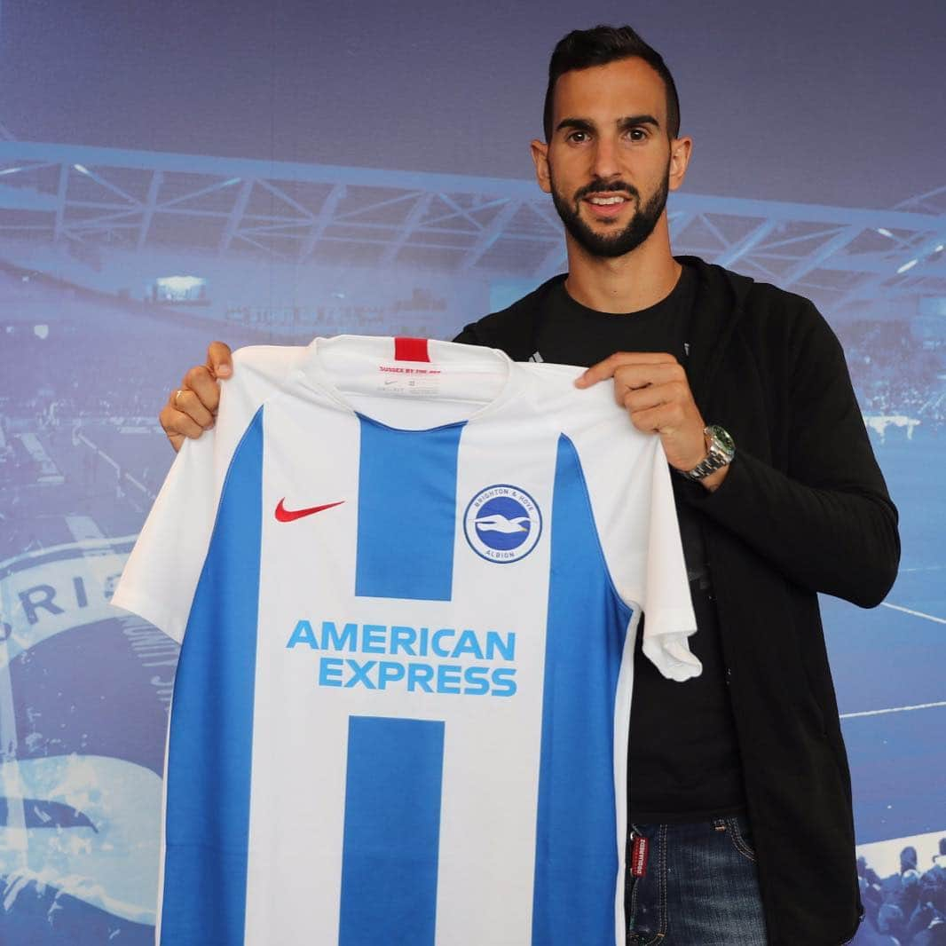 マルティン・モントヤのインスタグラム：「Very happy to sign with Brighton. I am ready for my new challenge in the premier league . ‘Come on you seagulls ‘」