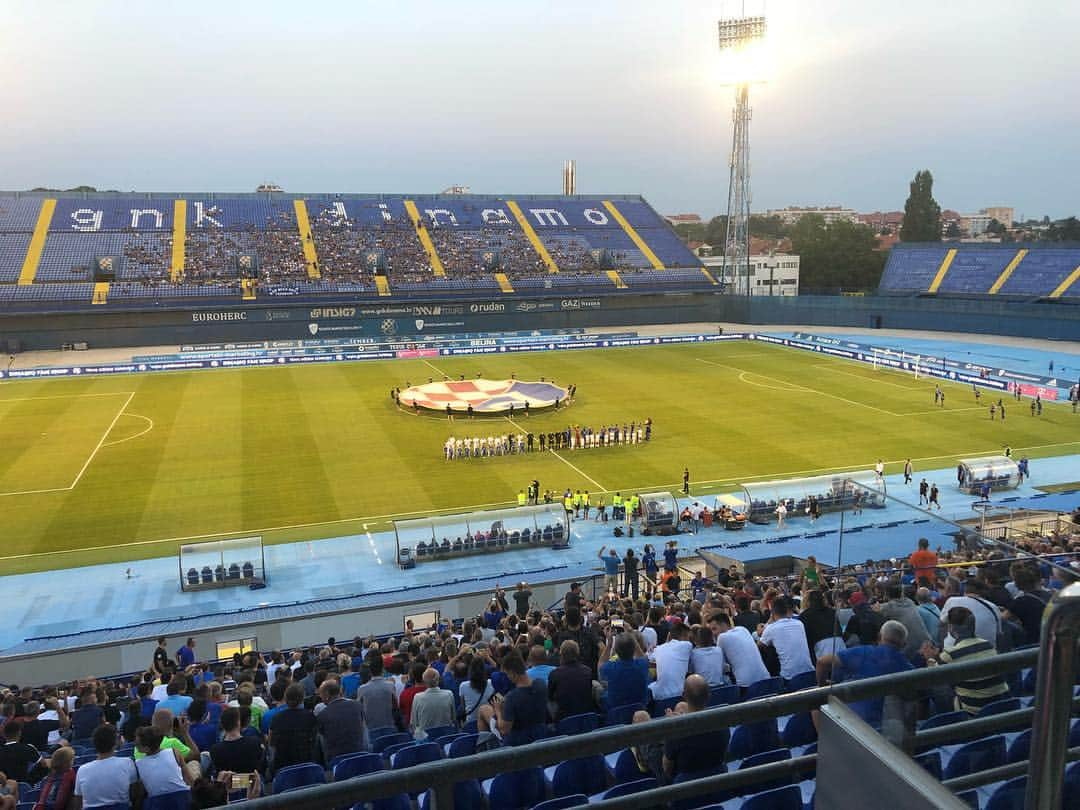 ダリオ・クレシッチさんのインスタグラム写真 - (ダリオ・クレシッチInstagram)「Dinamo 🆚 Osijek  #game #football #croatia」8月18日 3時04分 - dario_kresic