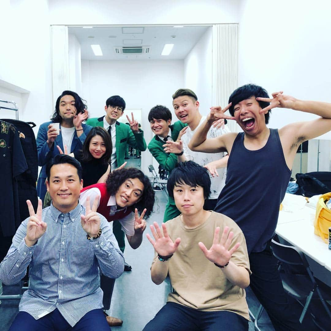 多田智佑さんのインスタグラム写真 - (多田智佑Instagram)「らじこーフェスでした！ ありがとうございました！ 楽しかったなー！ ほんまに奥ちゃんとコンビでラジオすんのか？ 昨日サラッと、言葉で血吐かせたるわって言うてたよな？ そんな文句始めて聞いたよ？ 嫌味で殺されるんか？  #トット #藤崎マーケット さん #学天即 #見取り図 #DJみぃ ちゃん #トット多田 #学天即奥田 #芸歴１４年目同期 #初めて肩に手置いてみた」8月18日 13時56分 - tottotada