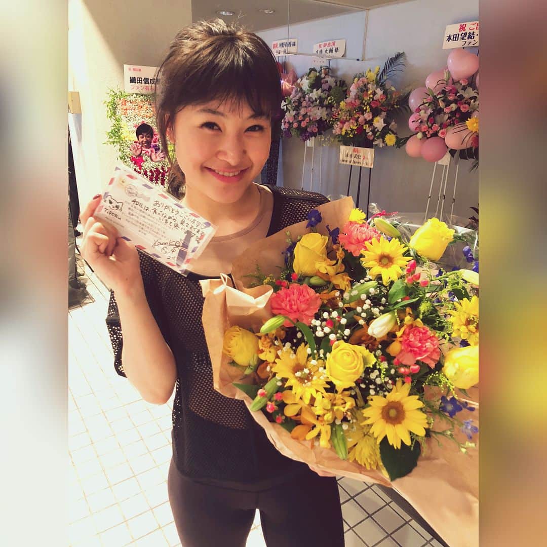 村上佳菜子さんのインスタグラム写真 - (村上佳菜子Instagram)「. . . 今回もステキなお花をありがとう ございます！！❤️❤️ 心から嬉しいです！！ そして広島に来られた事もすごく 嬉しいです！！ お好み焼き昨日のよる食べました！ もっといろいろ食べたい！笑笑 . #piw2018広島公演」8月18日 9時00分 - kanako_m_official