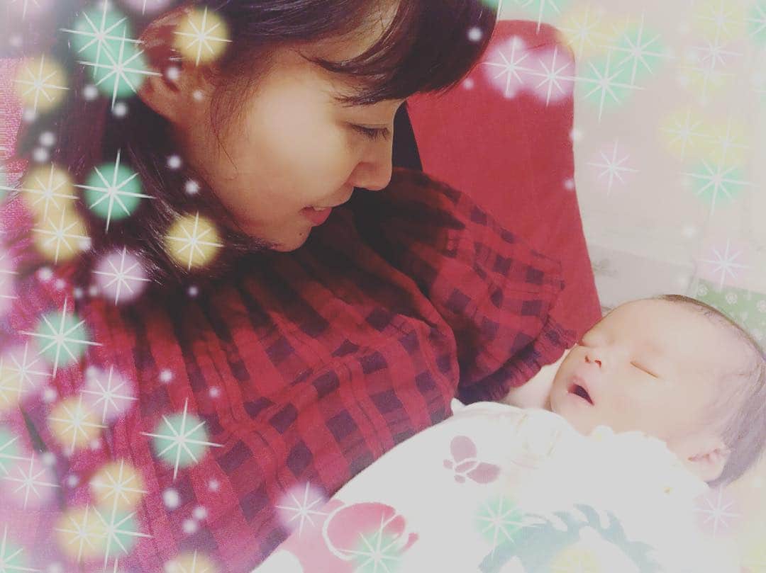 花原あんりのインスタグラム：「大好き過ぎて、大切過ぎて、 苦しい😭❤️✨笑 大好き大好き大好き😭💕❤️💕❤️💕❤️💕❤️💕❤️💕❤️💕 #singers #singing #musics #音楽 #vocals #acoustic #アーティスト #artist #artiste  #アーティスティック#artistic #television #vocals #シンガー #singer #女優 #happy #MC #幸せ #Tokyo #TV  #イベント #baby #赤ちゃん #love #大好き」