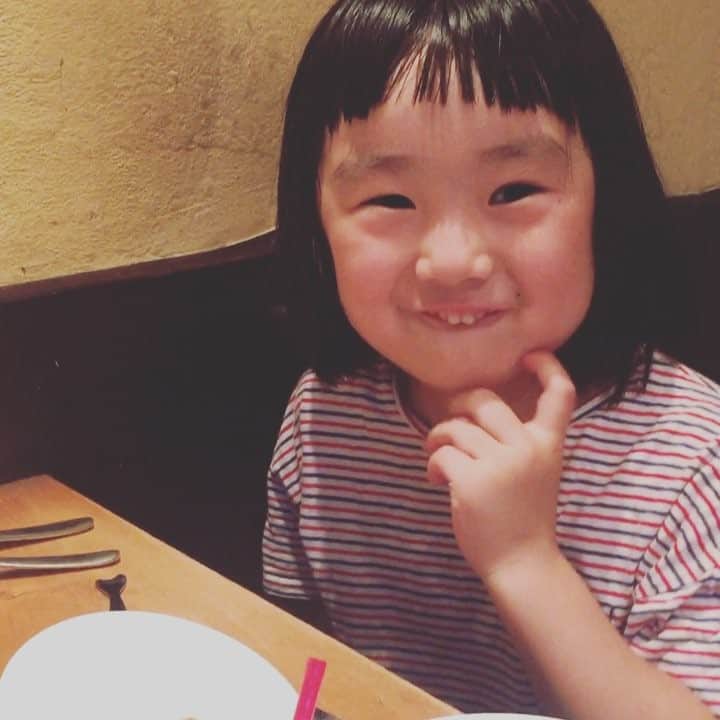 omatsuriccoのインスタグラム：「#今日のドルジ 2018.8.18 ・ 昨日今日涼しいねー。 さっきのpostに載せられなかった  #油っぽいのが好きだから シリーズ😂 幸せそうで何より！」