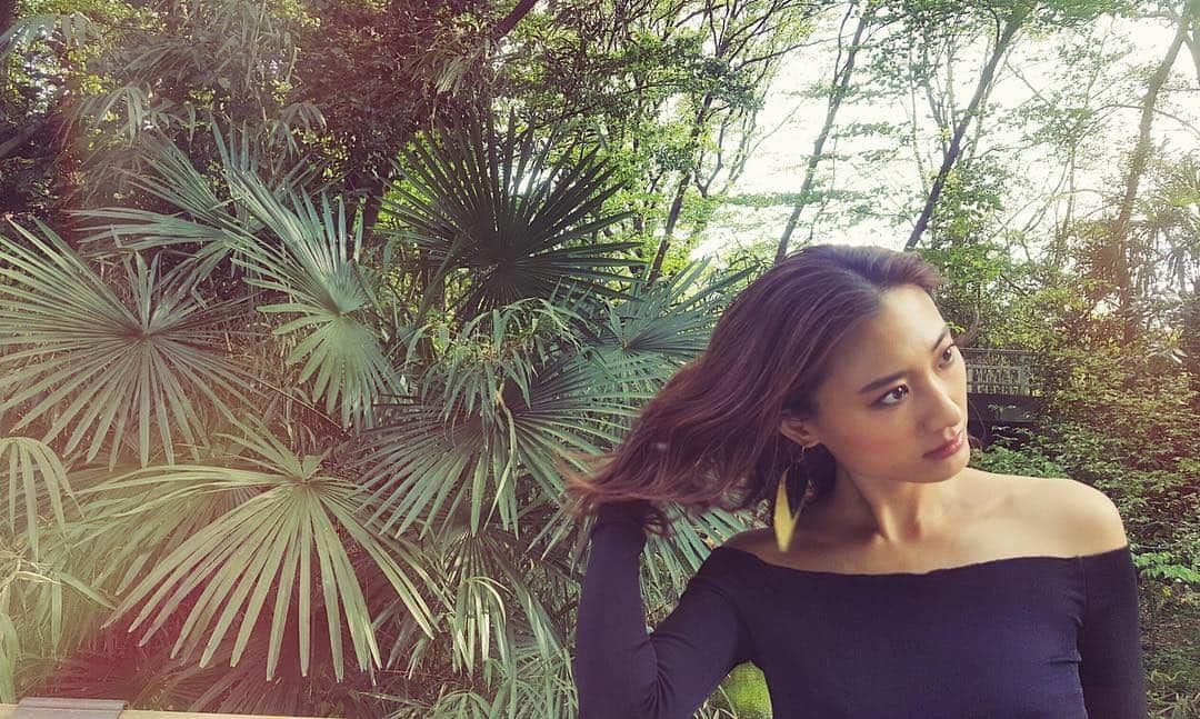 白雪のインスタグラム：「🌴🌺」