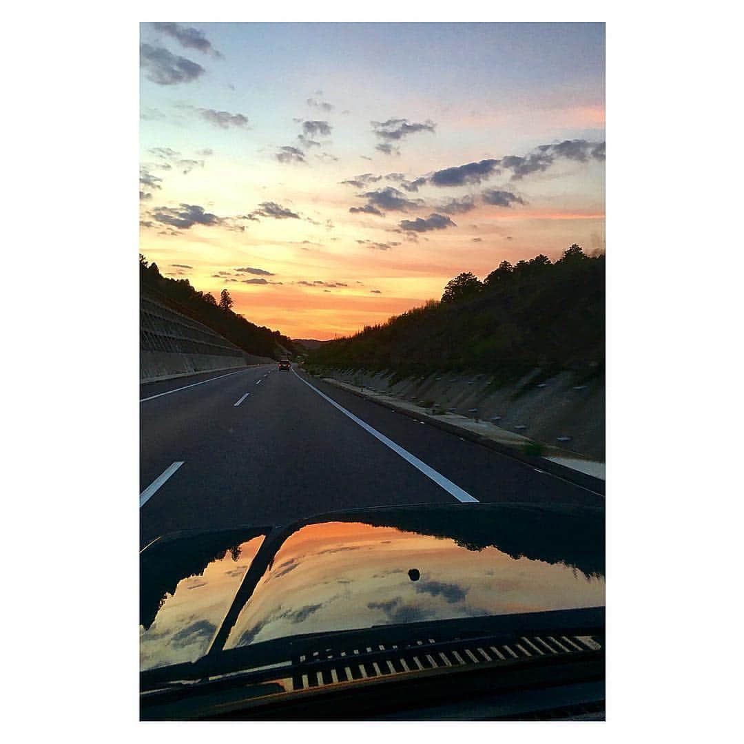 Caravanのインスタグラム：「滋賀へ。  空が綺麗。  明日、晴れますように。  滋賀県大津市 桐生キャンプ場にて  寝待月のショー 2018」