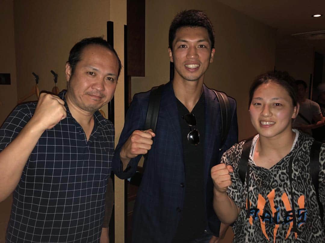 村田諒太さんのインスタグラム写真 - (村田諒太Instagram)「昨日の試合より、キングレイナと。 キングとかとんでもない、普通に可愛らしい女の子でした。 左は電波少年「アンコールワットへの道」のジャイアンさん。 #ボクシング#boxing#mma#キングレイナ#ジャイアン」8月18日 18時58分 - ryota_murata_official