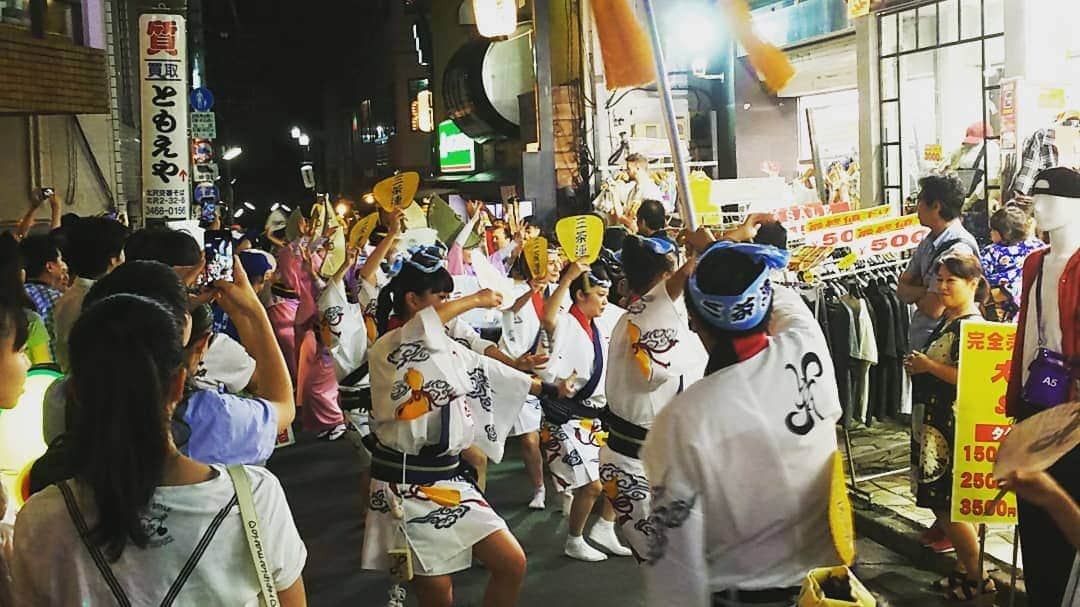 小野竜輔さんのインスタグラム写真 - (小野竜輔Instagram)「下北沢で阿波踊りみて飲むんやで。  #下北沢#阿波踊り#13期の先輩たち#お笑い #お笑い芸人 #ダイヤモンド #小野#漫才 #よしもと #よしもとお笑いライブ #東京 #渋谷 #お笑い好きな人と繋がりたい  #夏 #無限大ホール  #山口出身  #おしゃれさんと繋がりたい #おしゃれ #オシャレ #塩顔 #塩顔男子 #ソルティーズ #saltys #エアバンド #エアベース #エアシンセサイザー #インフルエンサー」8月18日 20時54分 - onodora0813