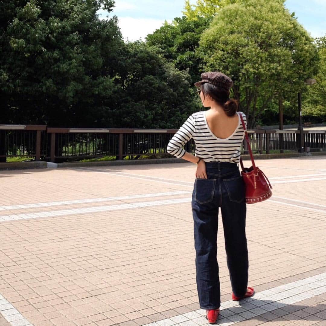 Sayakaのインスタグラム：「* さわやかで気持ちの良いお天気🌞✨ ボーダー×デニムにツイードキャスケットを合わせてほんのり秋気分👖❤️ * * * #fashion #outfit #coordinate #ootd #simple #basic #casual #galerievie #reminor #blackbymoussy #denim #denimlover #ysl #prettyballerinas #muguet #sayakascoordinate #今日の服 #コーディネート #コーデ #シンプル #シンプルコーデ #大人カジュアル #ギャルリーヴィー #ルミノア #ボーダー #デニム #ブラックバイマウジー #プリティバレリーナ #ミュゲ #キャスケット」