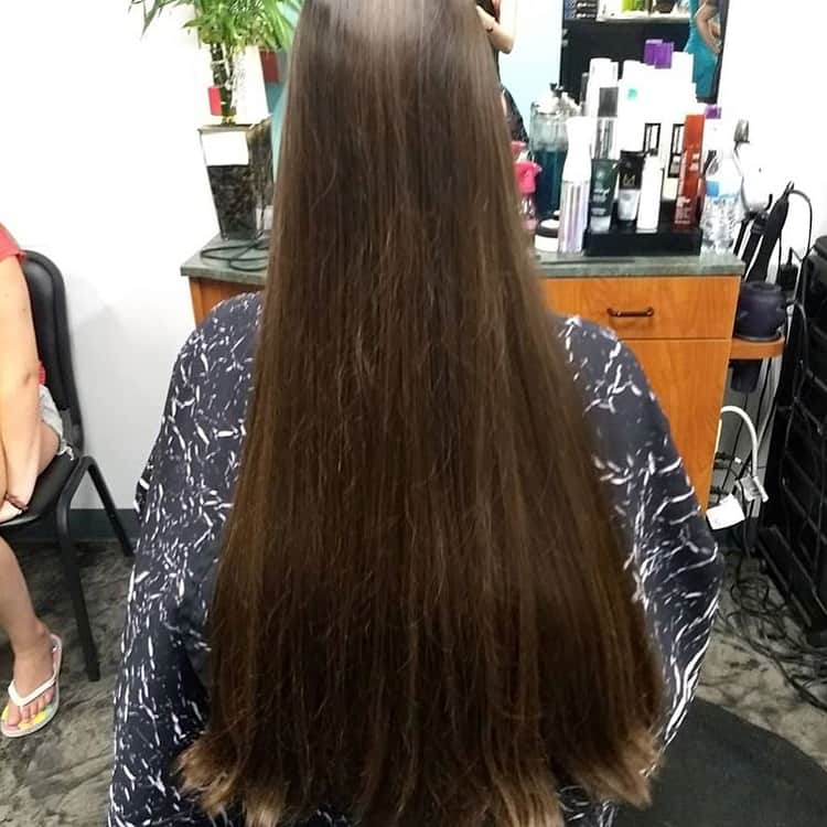 CosmoProf Beautyさんのインスタグラム写真 - (CosmoProf BeautyInstagram)「We LOVE a good #hairdonation story❣️ Glad to have been a part of this major haircut for @alaina.dorazio who donated 10" of gorgeous, thick #virginhair to #wigsforkids last week! Thank you for the second hair donation you've made Alaina and I hope you have a great time at college with your grown up haircut!! 😄 ▷▷ Swipe to see the before! ▷▷ Guest: @alaina.dorazio | Stylist: @cosmokristencobra | Styled using @paulmitchellus products & tools, and the #MultiBrush from @oliviagardenint ・・・ #cosmoprofbeauty is proud to support those who are #licensedtocreate ・ ・ ・ ・ #repost #cosmokristencobra #paulmitchell #paulmitchellus #paulmitchellproducts #Oliviagarden #oliviagardenint #oliviagardenmultibrush #ogmultibrush #hairdonation #virginhair #hairtransformation #haircuttransformation #beforeafter #beforeandafter」8月19日 7時59分 - cosmoprofbeauty