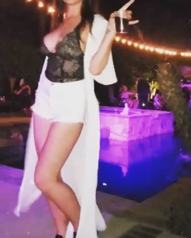 のインスタグラム：「Dancing by myself 💃🏻 #whiteparty」