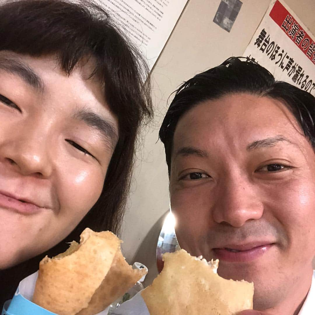 嶋佐 和也さんのインスタグラム写真 - (嶋佐 和也Instagram)「ゆにばーすはらちゃんとクレープ食べたよ〜☆はらちゃん一切迷わずツナのクレープ選んでた〜☆クレープ大好き〜☆」8月19日 18時39分 - kazuyashimasanewyork