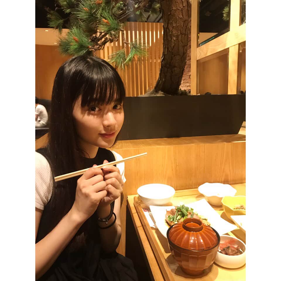 鎮西寿々歌さんのインスタグラム写真 - (鎮西寿々歌Instagram)「久々に家族とランチした時の。この後食べた、くずきりが美味しかった。わたしの中で、くずきりブームが来そうな予感…」8月19日 12時15分 - tarasuzuka24