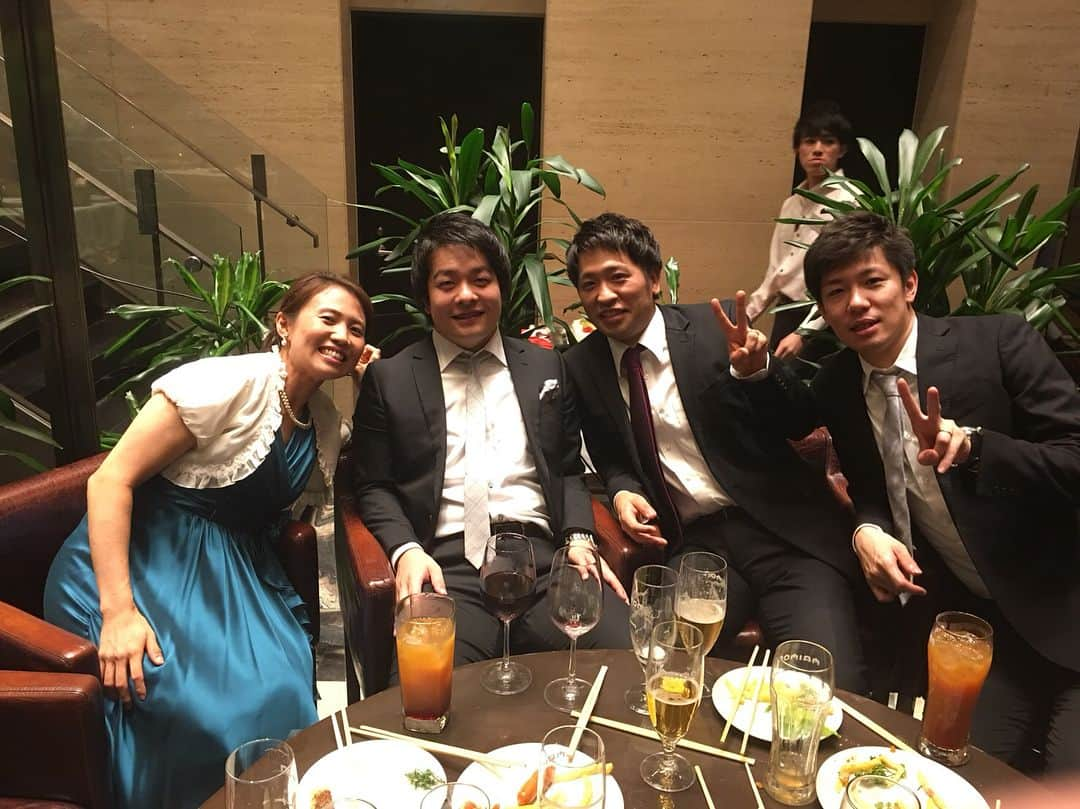 岸川聖也さんのインスタグラム写真 - (岸川聖也Instagram)「結婚式では色んな人に会えるのも楽しみの一つですね☺️ 楽しかった！！ でもなんか平野さんとばっかり写真撮った気がする🤣笑 #平野早矢香 #水谷隼 #橋津文彦先生 #いのっち #涼ちゃん #森田有城 #高木和健一」8月19日 14時19分 - seiyakishikawa