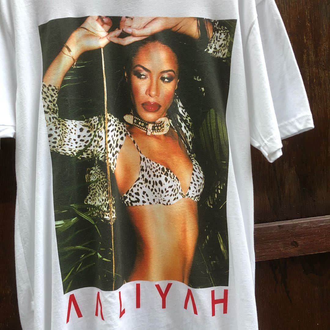 GROW AROUNDさんのインスタグラム写真 - (GROW AROUNDInstagram)「Aaliyah Tee shirt👸🏾🎤 #aaliyah #growaroud #growaroundnewarrivals」8月19日 15時50分 - growaround