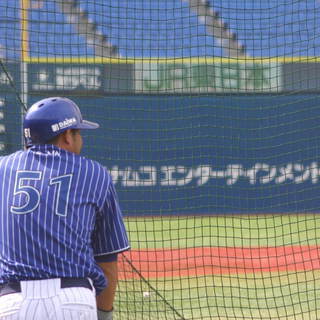 宮崎敏郎さんのインスタグラム写真 - (宮崎敏郎Instagram)「【スタッフ】 宮﨑敏郎選手の試合前練習の一コマです！今日も熱い声援をよろしくお願い致します！」8月19日 16時18分 - toshiro_51