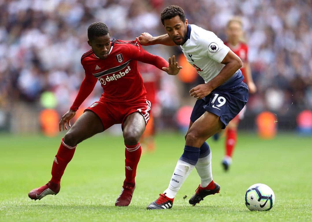 ムサ・デンベレのインスタグラム：「Nice to play against my old team. Another good 3 points 🤙🏽 #COYS」