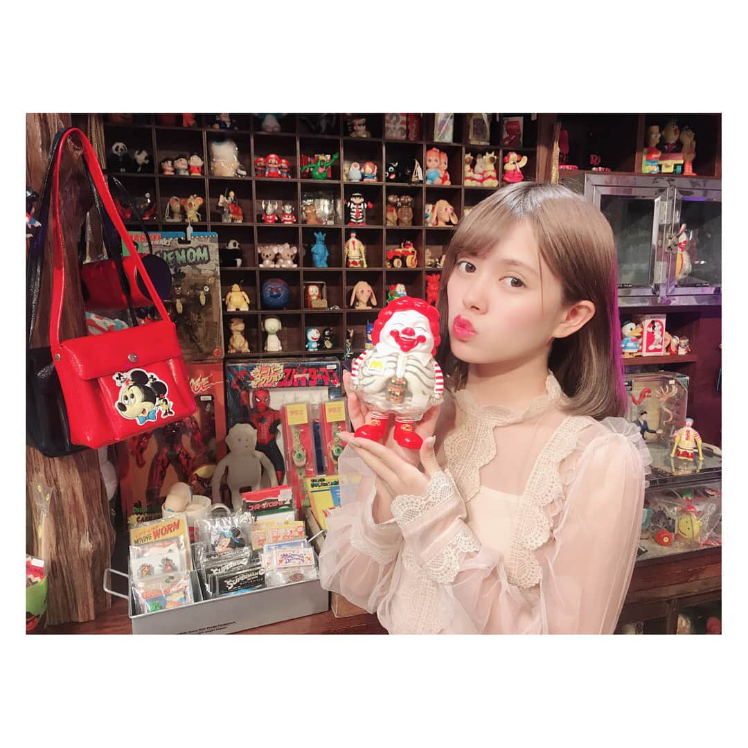 のインスタグラム：「secretbase〜🧞‍♀️！ . . 全部が可愛いすぎてたまらん。 特にメンバーの中でも1番人気だったのが胃の中にハンバーガーが入って透けてみえるこの子🤷🏻‍♀️❤︎ . . これはいつかgetしたいな… . . Youtube #うらきす で任天堂SWITCHとsecretbaseをプレゼントする企画をしてるから是非皆さん応募してね✔︎ . . .  #secretbase #atmos #SUPERSIZEME  #原宿 #ハンバーガー #🍔 #フィギア #コレクション  #instgood #love #l4l #japan #ootd #오오티디 #粉我 #好吃」