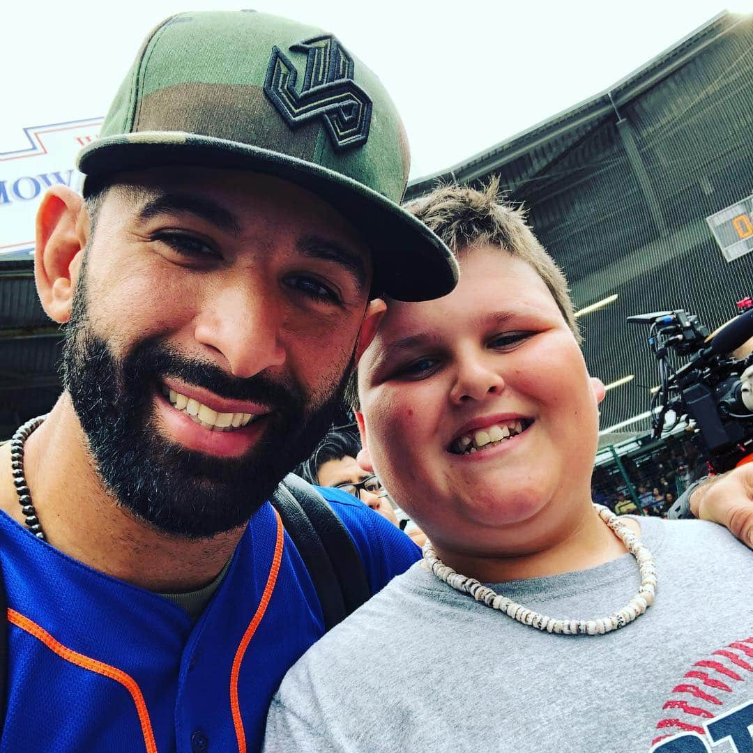 ホセ・バティスタのインスタグラム：「HE HITS DINGERS! #BigAl 💪🏽💪🏽💪🏽 See you at @citifield soon buddy! @alfred.delia.16」