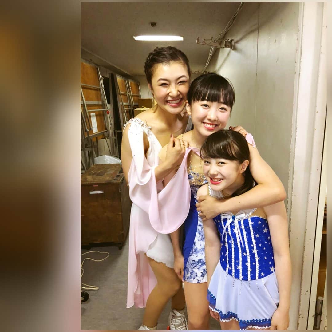 村上佳菜子さんのインスタグラム写真 - (村上佳菜子Instagram)「. . . PIW2018広島公演がおわりました！ サラオレインさんと一緒に コラボで滑らせて頂きました！！ 透き通りつつ迫力のある歌声が 私のスケートをpushしてくれまし た！！🌸とても滑っていて気持ち 良かったです❤️ 本当に一緒にやらせていただけて 幸せでした！ありがとうございまし た！ . . そして、そのほかにも 今回2人、妹ができたり… (本田みゆちゃんさらちゃん) 大好きな先輩に囲まれて 本当に楽しいアイスショーでした！ . . まっちーは、今回でPIWは最後 だったのですが、やっぱりまっちー のあの誰にも真似できない作品が 見られなくなるのは、さみしくて 悲しいけど、今日の最後のまっちー の言葉を聞いていたら、すごく前向き で次に向かっている目をしていて あ！私も次に向かってキラキラ しているまっちーを切り替えて応援 しなきゃ！！！って気持ちになりま した！！ だから、心から応援する！ 皆さんも、一緒にこれからの まっちーを楽しみにしながら応援 しましょうね！！💓💓 . . #PIW2018広島公演」8月19日 20時06分 - kanako_m_official