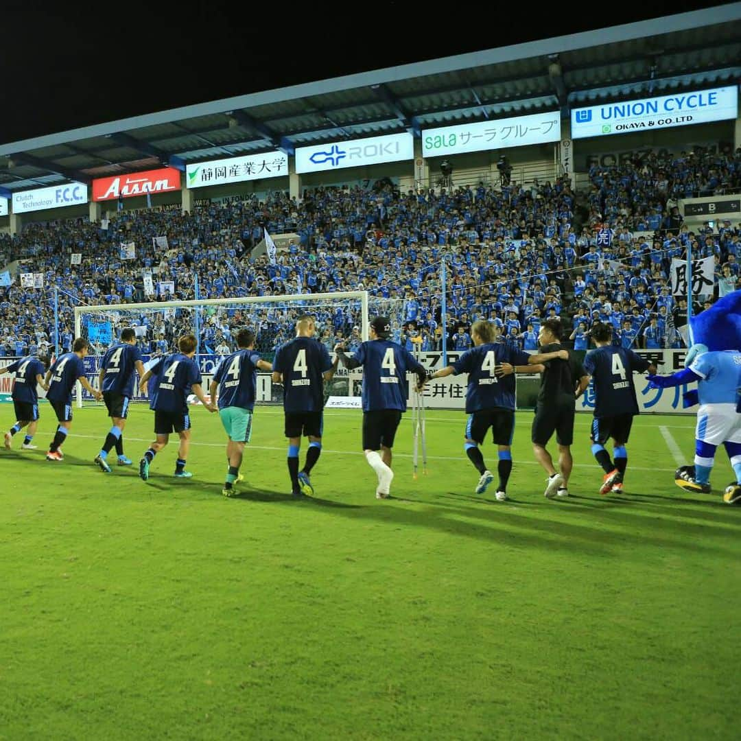 山田大記のインスタグラム：「vs 柏 2-0 昨日退院してチームに戻ってきた亮にいい試合が見せれた😊 サポーターの皆さん、今日も最高の雰囲気をありがとう👍 Well done guys‼️ #プーママッチ #健太郎さん長男誕生#ゆりかご #昌也と嘉人さんジュビロ初ゴール #嘉人さんJ1J2通算200ゴール目 #イエローカード通算100枚目😂 #kashiwareysol #jubiloiwata #jleague」