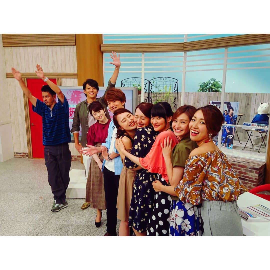 及川真珠さんのインスタグラム写真 - (及川真珠Instagram)「. あらあらかしこ。 . 2年半、応援してくれた皆様 本当にありがとうございました😊💕 . ついにこの日がきたかー。 とまだまだ実感がわかないけど 写真を見返すと あぁ。卒業したんだなと 不思議な気持ちです。 . あらかしガールズとしての2年半は とにかく楽しくて楽しくて . いろんな場所へ行かせてもらって いろんな経験をさせてもらって リポーターとしても 人としてと成長させてもらいました。 . あらあらかしこという最高の番組に 関わらせて頂けて 私は幸せものです😊💕 . 番組の最後でお話しさせてもらいましたが あらかしガールズのまぁちゃんは卒業しますが 及川真珠としてこれからも 頑張りたいと思っております。 . あらかしに関わってくれた皆様、 本当にありがとうございました✨！！ . これからもよろしくお願いします⭐️ . #あらあらかしこ #あらかしガールズ #リポーター #model #卒業 #girls」8月19日 23時56分 - manami_0720_m