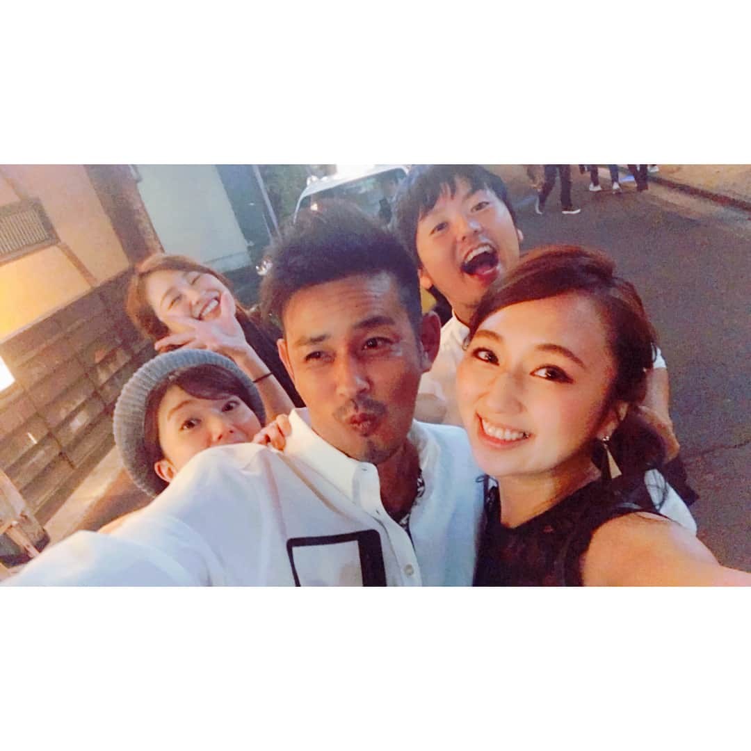 及川真珠さんのインスタグラム写真 - (及川真珠Instagram)「. あらあらかしこ。 . 2年半、応援してくれた皆様 本当にありがとうございました😊💕 . ついにこの日がきたかー。 とまだまだ実感がわかないけど 写真を見返すと あぁ。卒業したんだなと 不思議な気持ちです。 . あらかしガールズとしての2年半は とにかく楽しくて楽しくて . いろんな場所へ行かせてもらって いろんな経験をさせてもらって リポーターとしても 人としてと成長させてもらいました。 . あらあらかしこという最高の番組に 関わらせて頂けて 私は幸せものです😊💕 . 番組の最後でお話しさせてもらいましたが あらかしガールズのまぁちゃんは卒業しますが 及川真珠としてこれからも 頑張りたいと思っております。 . あらかしに関わってくれた皆様、 本当にありがとうございました✨！！ . これからもよろしくお願いします⭐️ . #あらあらかしこ #あらかしガールズ #リポーター #model #卒業 #girls」8月19日 23時56分 - manami_0720_m